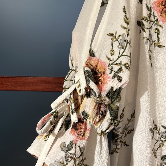 Off the Shoulder Blouse - Picture 2 of 2